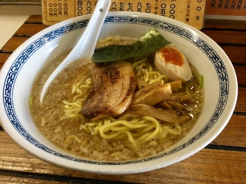 「東京とんこつらーめん ¥700+ランチサービス半味玉」@東京とんこつ らーめん龍の写真