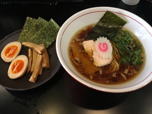 「中華そば(醤油) ＋クーポン特製トッピング」@自家製麺 KANARIの写真