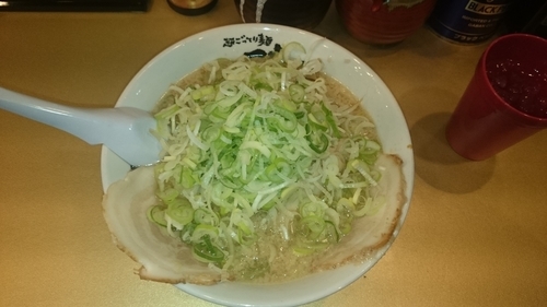 「醤油らーめん　ねぎ大目」@超ごってり麺 ごっつ 秋葉原店の写真