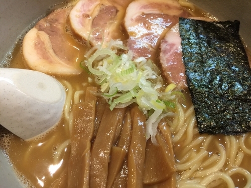 「らーめん（大）＋チャーシュー」@麺屋吉左右の写真