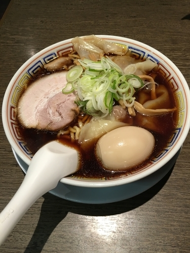 「中華そば たまご ワンタン」@丸中華そばの写真