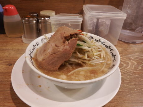 「野郎ラーメン　極太平打ち麺」@野郎ラーメン 川崎東口店の写真