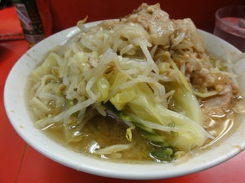 「ラーメン600円　麺硬め　ニンニク　脂」@ラーメン二郎 三田本店の写真
