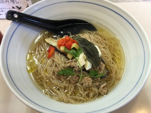 「地物トマトの冷たいコンソメ 全粒粉麺２２番ストレート」@とり麺や五色の写真