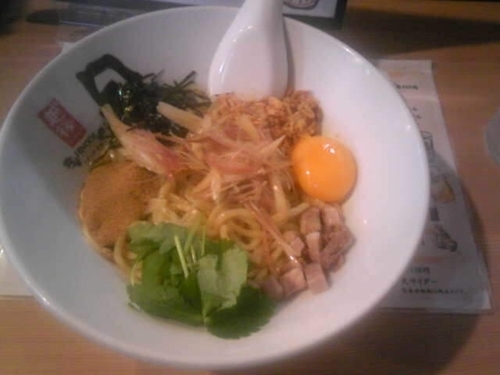 「日の出まぜそば　並盛200g 740円」@日の出製麺の写真