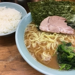 とんこつ醤油ラーメン+中+無料ライス