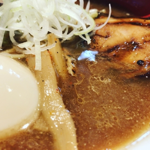 「こってり醤油ら〜めん全部のせ」@麺屋 武吉の写真