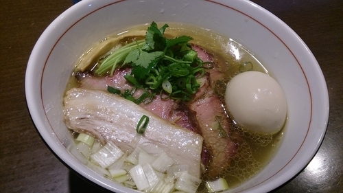 「地鶏中華そば(塩、手揉み麺)」@麺や 虎徹の写真