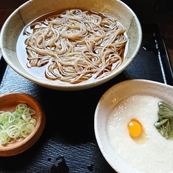 冷しとろろそば　９５０円