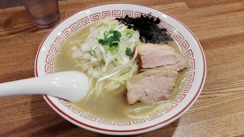 「煮干そば　白醤油」@煮干中華そば専門 煮干丸の写真