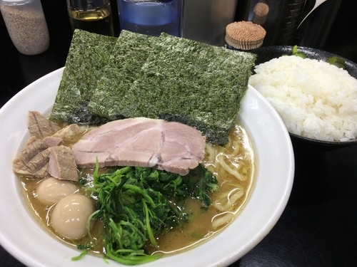 「ラーメン並(650円) ライス(100円)」@横浜家系らーめん 板橋家の写真