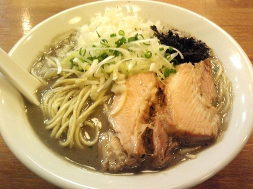 「【夜限定】極濃煮干そば（並;180g）￥750・玉ねぎ￥50」@中村屋総本山の写真