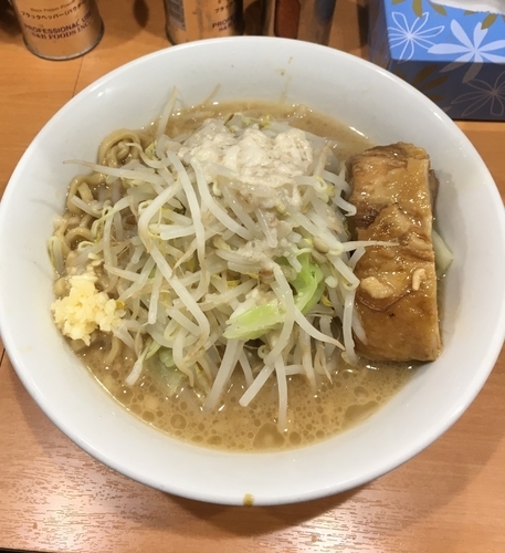 「小ラーメン（麺少なめ・脂多め￥680）」@らーめん忍者の写真
