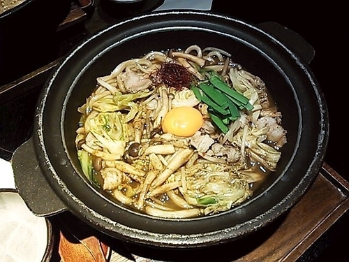 「黒豚 イカ墨チゲのおうどん、など」@麺匠の心つくし つるとんたん 新宿店の写真