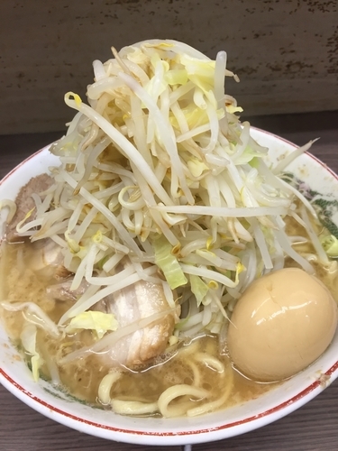 「小ラーメン（ヤサイマシマシ）+味玉」@ラーメン二郎 横浜関内店の写真