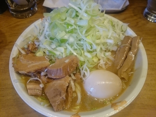 「みそラーメン￥800＋ネギ盛り￥100＋ヘタ肉￥50×2」@麺処 慶の写真