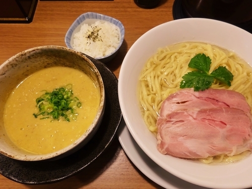 「雲丹つけ麺 ～蟹だし熱盛り仕立て～ チーズ飯付き 1480円」@鯛塩そば 灯花 本店の写真
