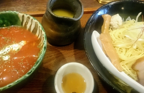 「トマトつけ麺（限定）＋大盛り無料」@焙煎汐蕎麦処 金字塔の写真