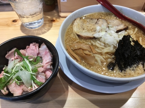「背脂醤油らーめん 800円 塩だれロース丼 300円」@焼きあご塩らー麺 たかはし 上野店の写真