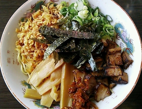 「汁なしラーメン」@麺や ○雄の写真