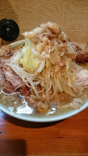 「豚入りラーメン」@ラーメン富士丸 西新井大師店の写真
