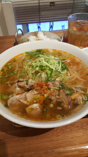 「ブン・ボー・フエのサラダ+カレーセット」@ニャーヴェトナム・フォー麺 新宿タカシマヤ店の写真