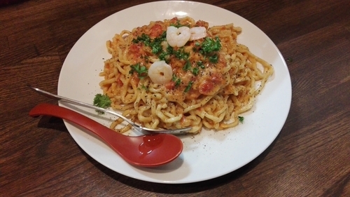 「エビとツナのトマトカルボナーラ(アキラ式パスタ)」@ラーメンアキラの写真