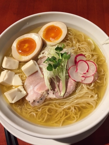 「あっさり飯野塩煮干し（大盛り）＋味玉」@chopsticks de 麺の写真