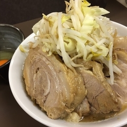 中ラーメン 豚3枚 生玉子