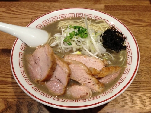 「濃厚煮干そば（中盛）＋チャーシュー、790（同額）＋200」@煮干中華そば専門 煮干丸の写真