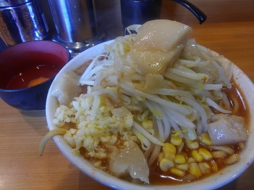 「プチ二郎(680円)+辛いやつ(無料)+生たまご(50円)」@ラーメン二郎 八王子野猿街道店2の写真