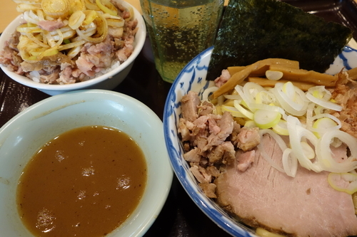 「ハーフ油そばセット 830円」@兎に角 another leafの写真