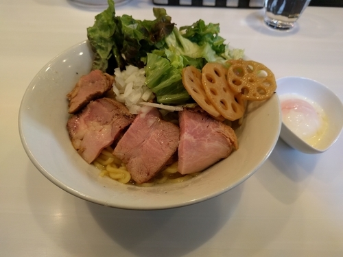 「牛脂そば＆温玉＆ライス」@麺や 彩～iro～の写真