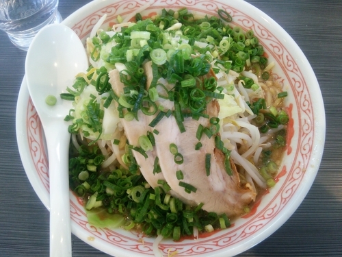 「野菜にんにくらーめん(濃厚、中盛、ニンニクなし、アブラ多め)」@麺屋 にし田の写真