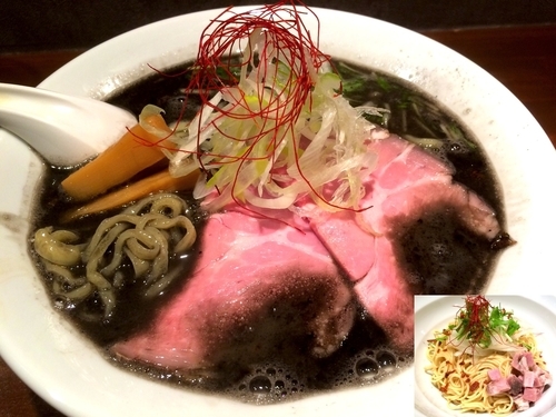 「らーめん（800円）＋替玉（200円）」@Black Noodles KOKOROの写真