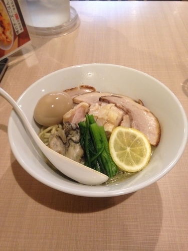 「【100食限定】牡蠣の汁あり油そば チャーシュー  味玉(ラ」@らーめん カッパハウスの写真