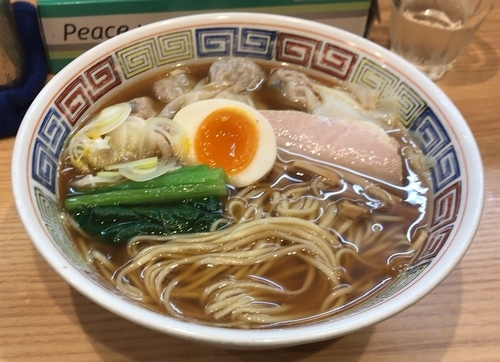 「ワンタン中華そば(900円)」@ほっこり中華そば もつけの写真