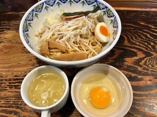 「油麺 大 (スープ付¥750 + 生卵 ¥50」@油麺専門店 江川亭 三鷹大沢店の写真