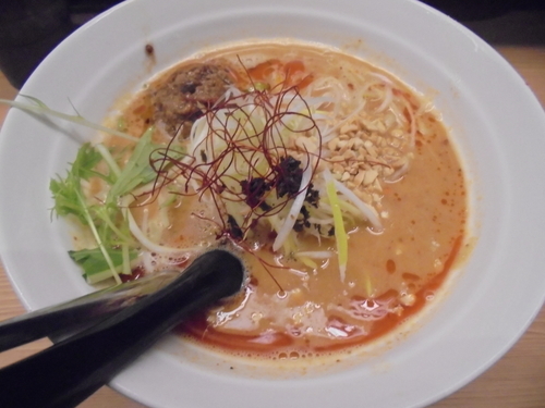「四川担々麺　８８０円」@RAMEN TOMIRAI 横浜伊勢佐木町店の写真