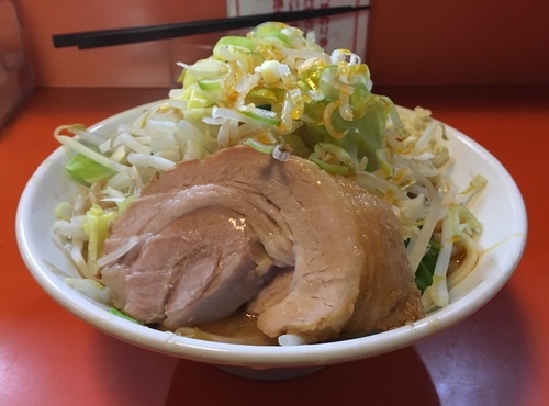 「ミニらーめん 豚一切れ 野菜増し ネギ ちょいニンニク ラー油」@ちばからの写真