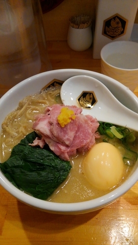 「特製濃厚真鯛ﾗｰﾒﾝ1,100円＋味玉100円＋大盛り100円」@真鯛らーめん 麺魚の写真
