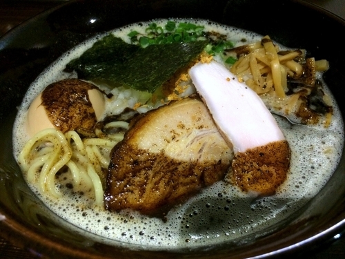 「【限定】黒むじゃきそば（830円）＋味玉」@二代目 むじゃきの写真