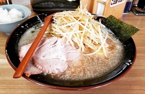 「定番ラーメン中(醤油)+チャーシュー2枚+味玉+半ライス」@ラーメン青木亭 草加店の写真