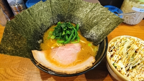 「ラーメン+のり+釜焼チャーシューめし」@末廣家の写真