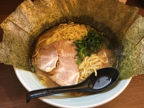 「ラーメン大盛 海苔」@横浜家系らーめん たま家の写真