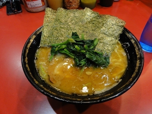 「ラーメン690円　硬め濃いめ」@家系総本山 ラーメン吉村家の写真