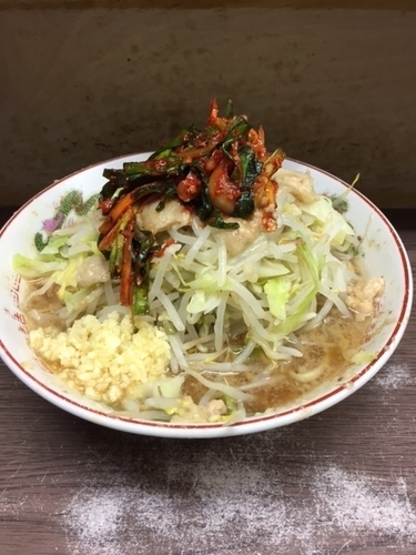 「小ラーメン　690円　＋ニラキムチ80円（ニンニク・アブラ）」@ラーメン二郎 横浜関内店の写真