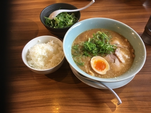 「魚介豚骨ラーメンネギ多め」@ラーメン幸樹 久御山店の写真