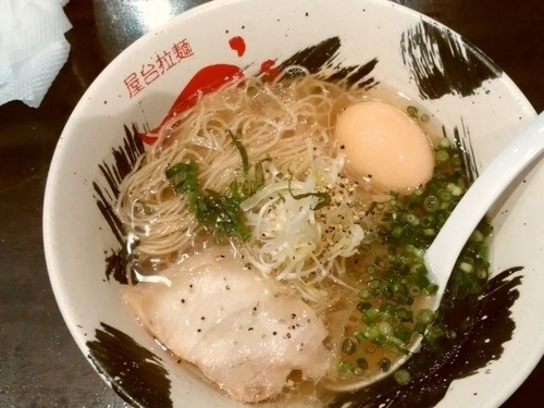 「牛骨塩らーめん（細麺）＋味玉」@屋台拉麺 一’sの写真
