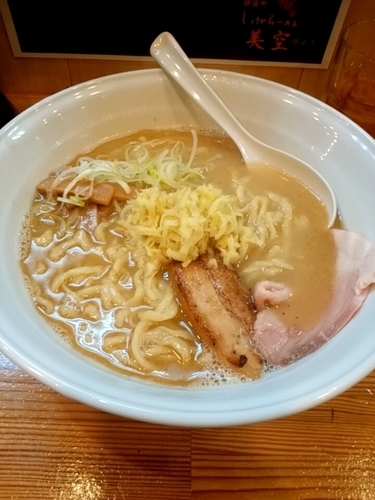 「しじみ・甘エビ塩らーめん（大盛無料）」@神保町しょうがらーめん 美空の写真
